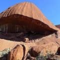 20100901 Uluru 又名Ayers Rock 就是 大石頭 (36) 好像怪物.JPG