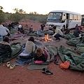 20100831 Uluru Tour Day2 (1) 我們就是這個樣子睡了一晚上~超冷的.JPG