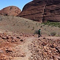 20100831 Uluru Tour Day2 (21) Valley of the Winds 大大小小石頭組合而成的地方.JPG