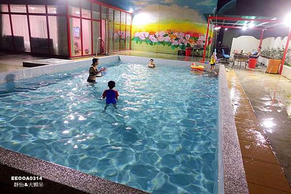 墾丁包棟民宿 東岸玫瑰園館 池畔玻璃屋 私人大泳池烤肉 游泳 唱卡拉ok好享受家族 朋友出遊包棟推薦 靜怡 大顆呆の親子 旅遊 美食 痞客邦