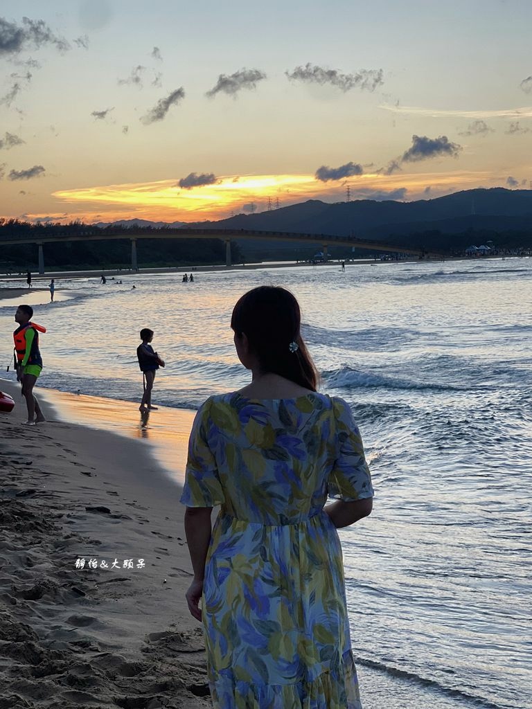 福隆東興宮前沙灘 ❙ 媲美國外的貢寮玩水勝地，福隆海水浴場旁