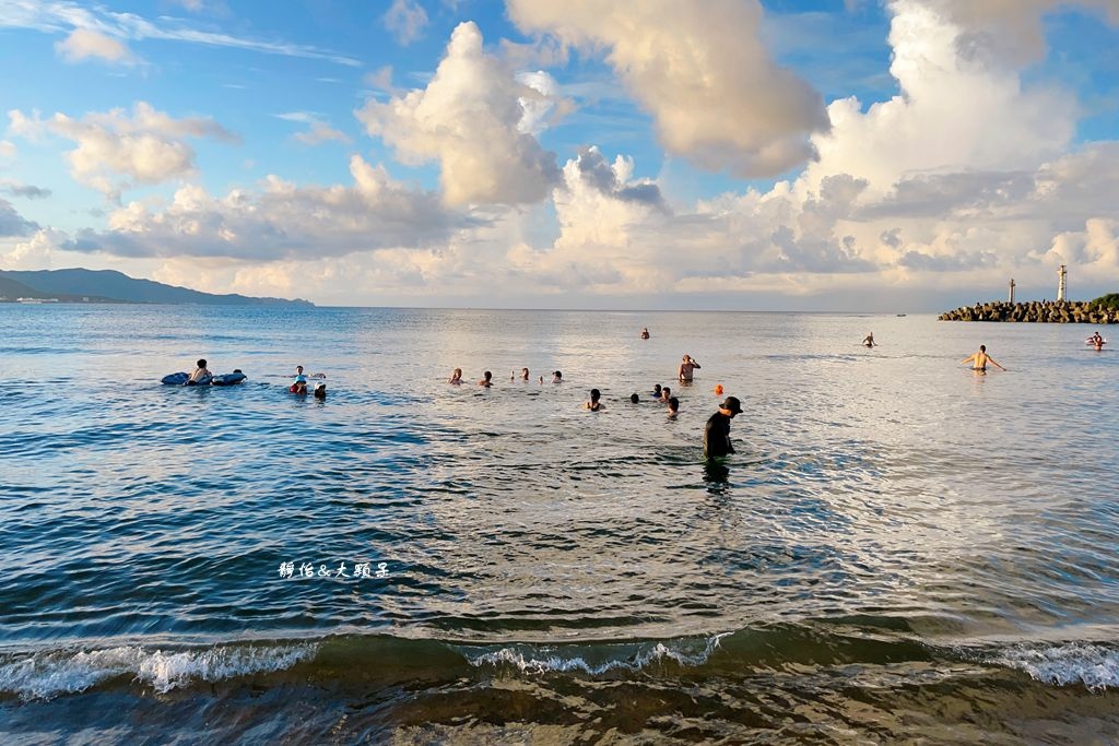 福隆東興宮前沙灘 ❙ 媲美國外的貢寮玩水勝地，福隆海水浴場旁