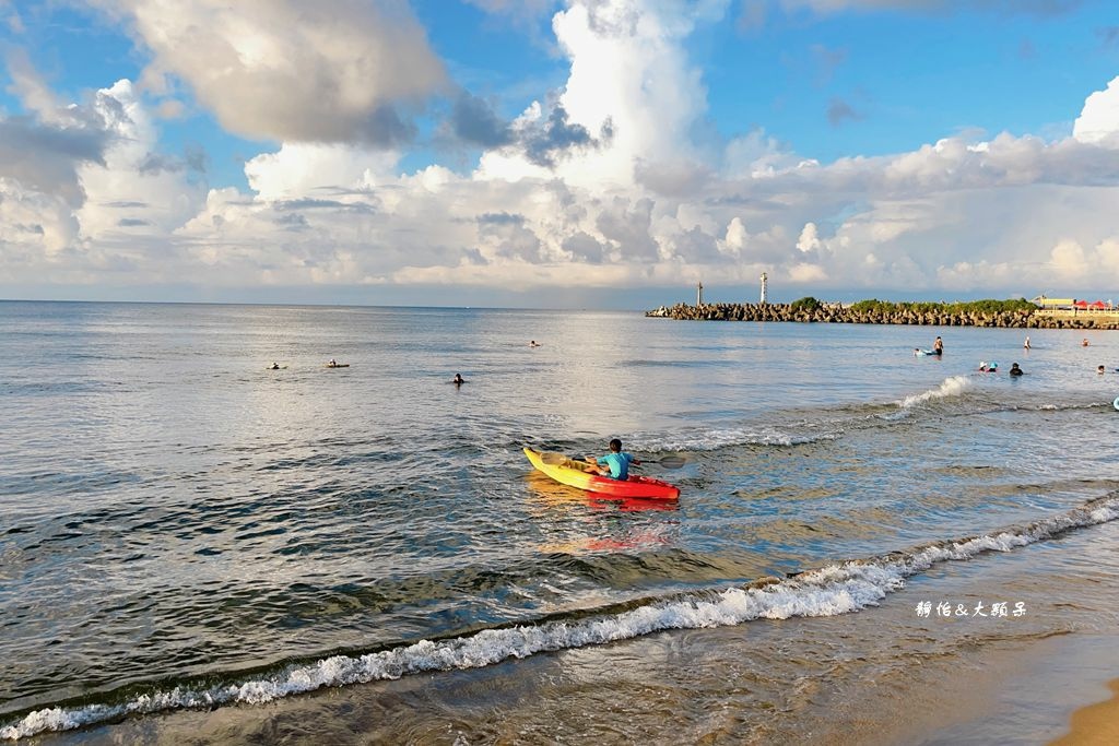 福隆東興宮前沙灘 ❙ 媲美國外的貢寮玩水勝地，福隆海水浴場旁