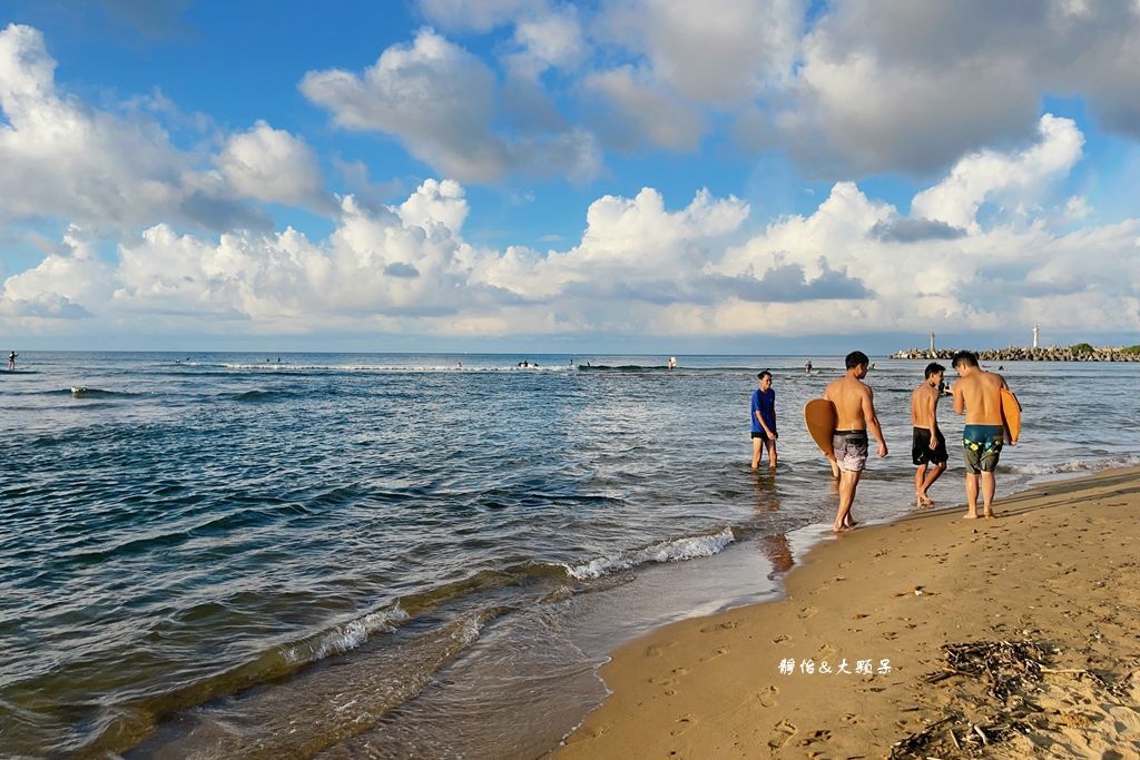 福隆東興宮前沙灘 ❙ 媲美國外的貢寮玩水勝地，福隆海水浴場旁