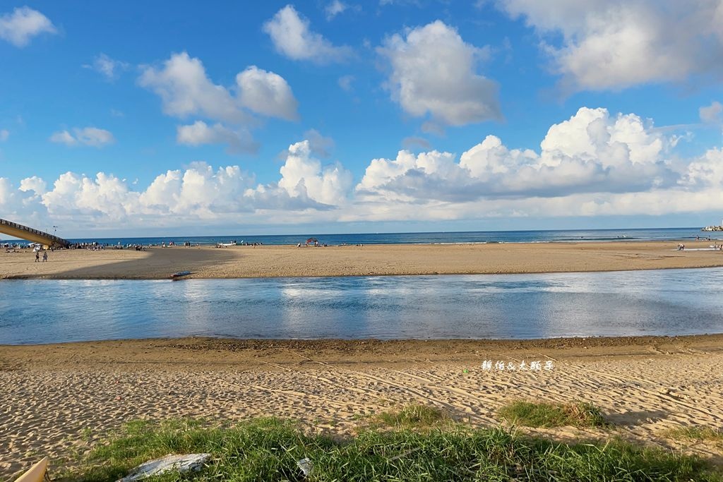 福隆東興宮前沙灘 ❙ 媲美國外的貢寮玩水勝地，福隆海水浴場旁