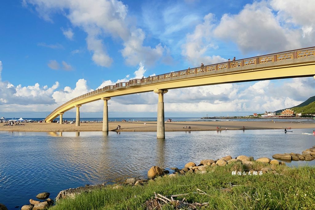 福隆東興宮前沙灘 ❙ 媲美國外的貢寮玩水勝地，福隆海水浴場旁