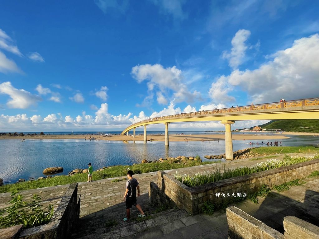 福隆東興宮前沙灘 ❙ 媲美國外的貢寮玩水勝地，福隆海水浴場旁