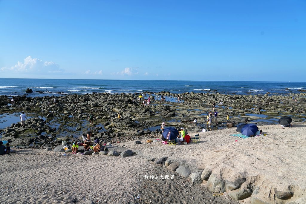 石門洞 ❙ 探索潮間帶生態，玩沙戲水、抓螃蟹，北海岸親子玩水