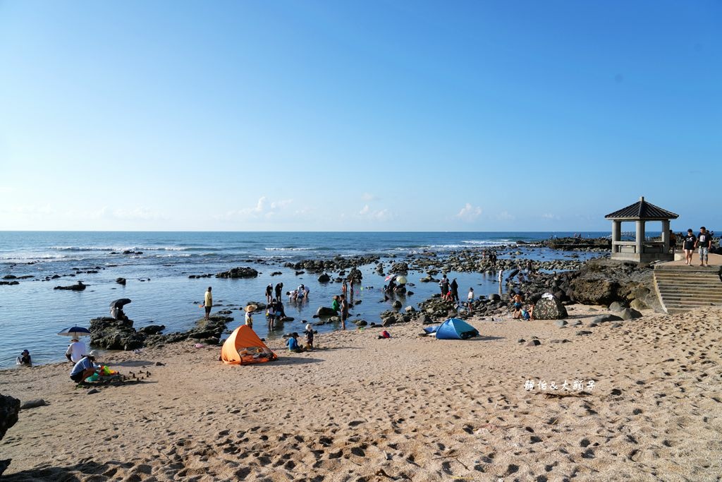 石門洞 ❙ 探索潮間帶生態，玩沙戲水、抓螃蟹，北海岸親子玩水