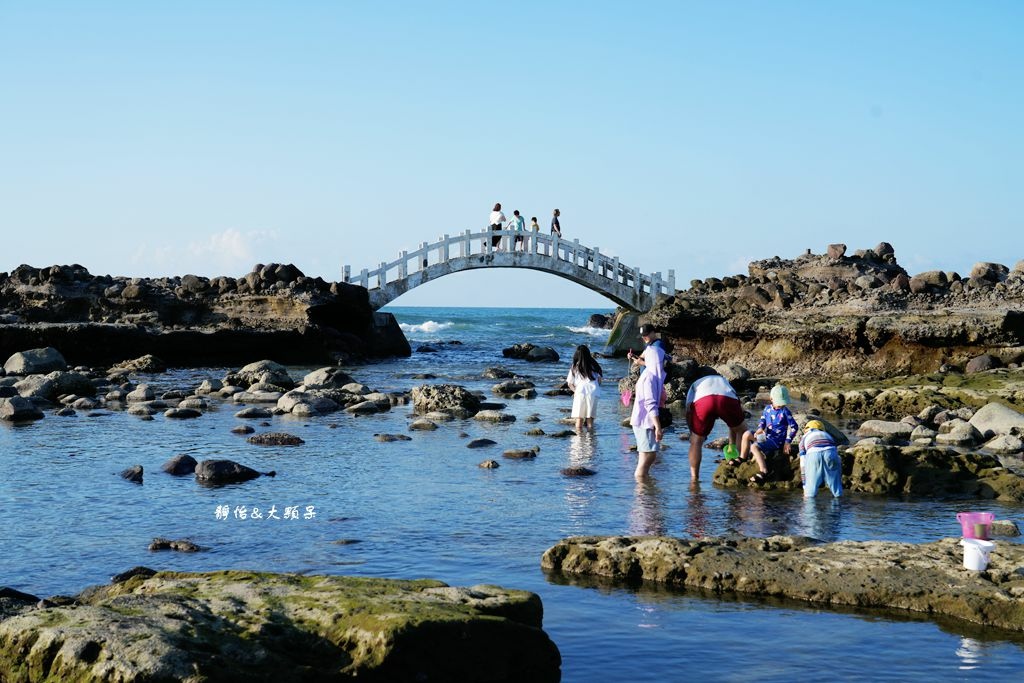 石門洞 ❙ 探索潮間帶生態，玩沙戲水、抓螃蟹，北海岸親子玩水