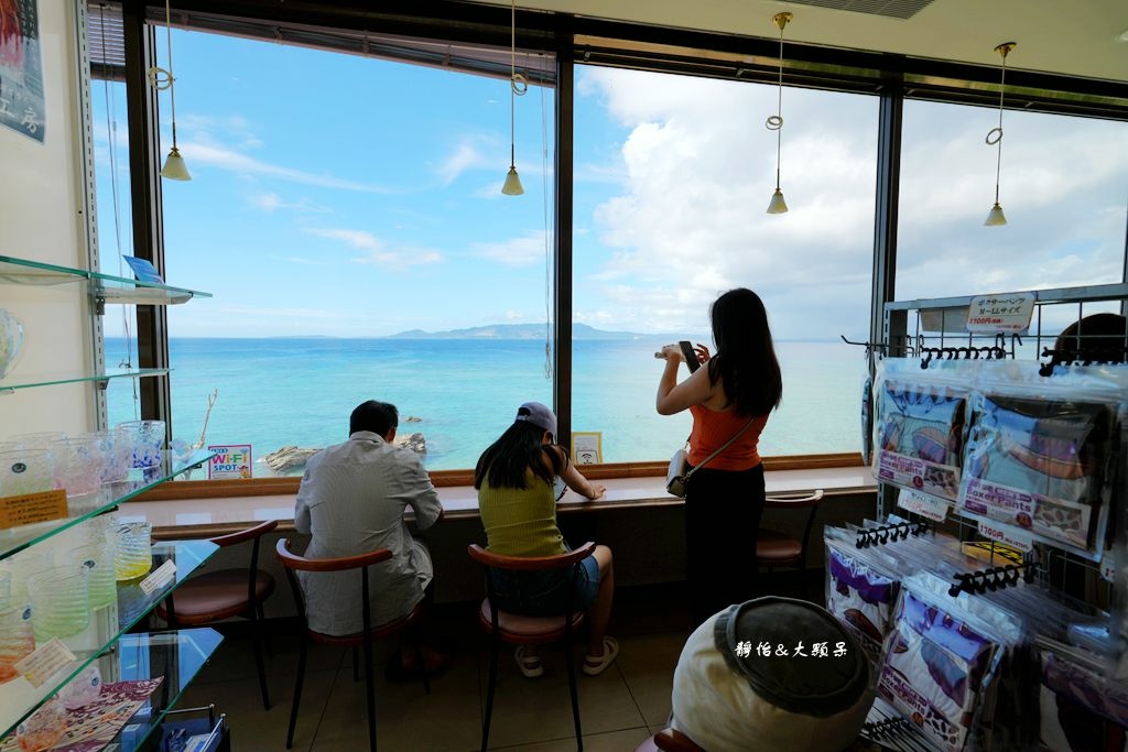 沖繩自由行 ❙ 恩納沙灘，隱身御菓子御殿恩納店後絕美沙灘，沖