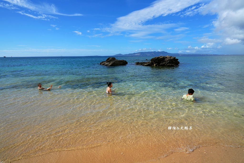 沖繩自由行 ❙ 恩納沙灘，隱身御菓子御殿恩納店後絕美沙灘，沖