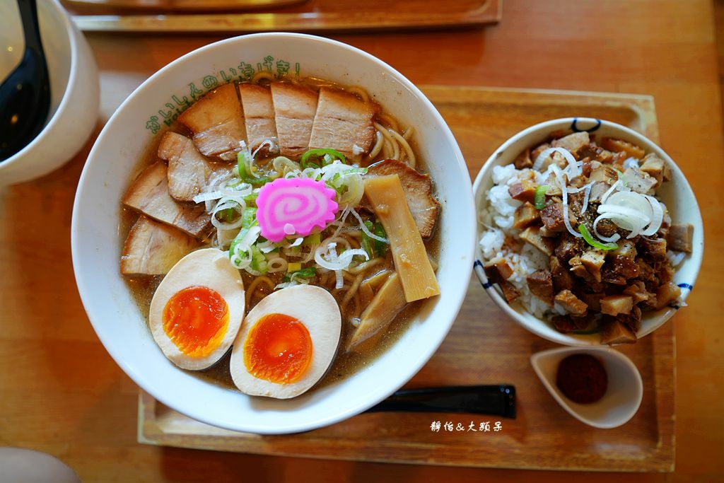 沖繩名護美食 ❙ 煮干し中華そば かいしんのいちげき，超濃郁