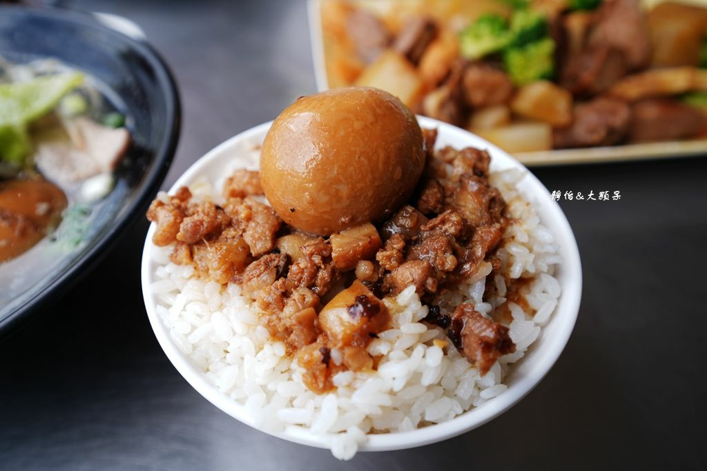 香村滷味麵食館 ❙ 大排長龍油蔥拌麵+現切滷味，小琉球超人氣