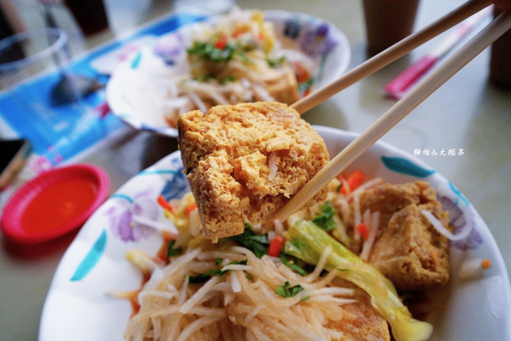 玉里橋頭臭豆腐花蓮店 ❙ 金黃酥脆超人氣臭豆腐，花蓮必吃排隊