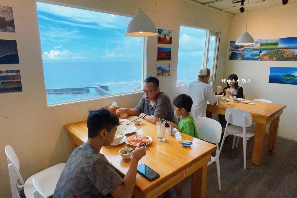 吃飯看海 ❙ 海邊貨櫃屋看海吃飯超chill，東北角貢寮海景