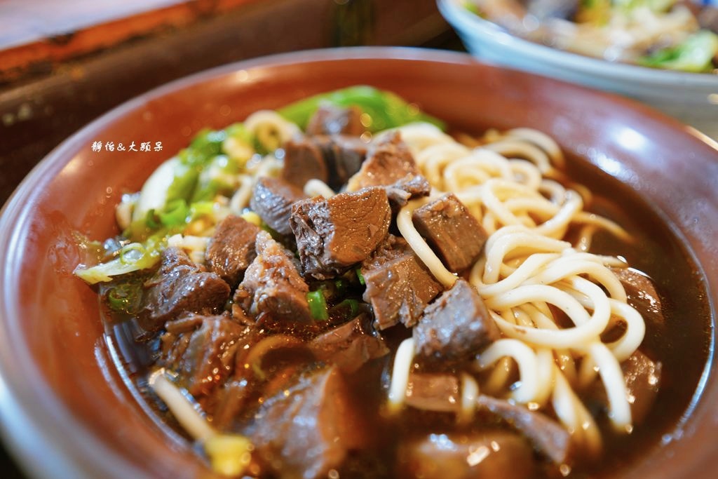 關西中壢老牌牛肉麵 ❙ 有停車場、用餐免費喝茶及咖啡，新竹關