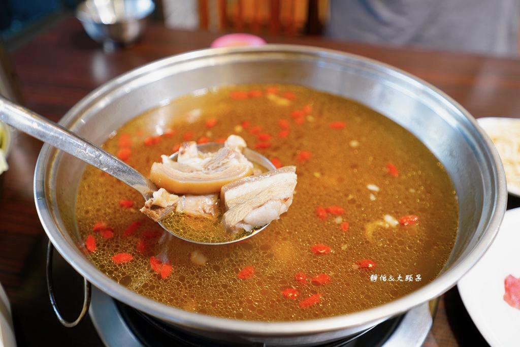 阿枝羊肉店 ❙ 清爽的中藥羊肉爐、帶皮羊肉，免費停車場，溪湖