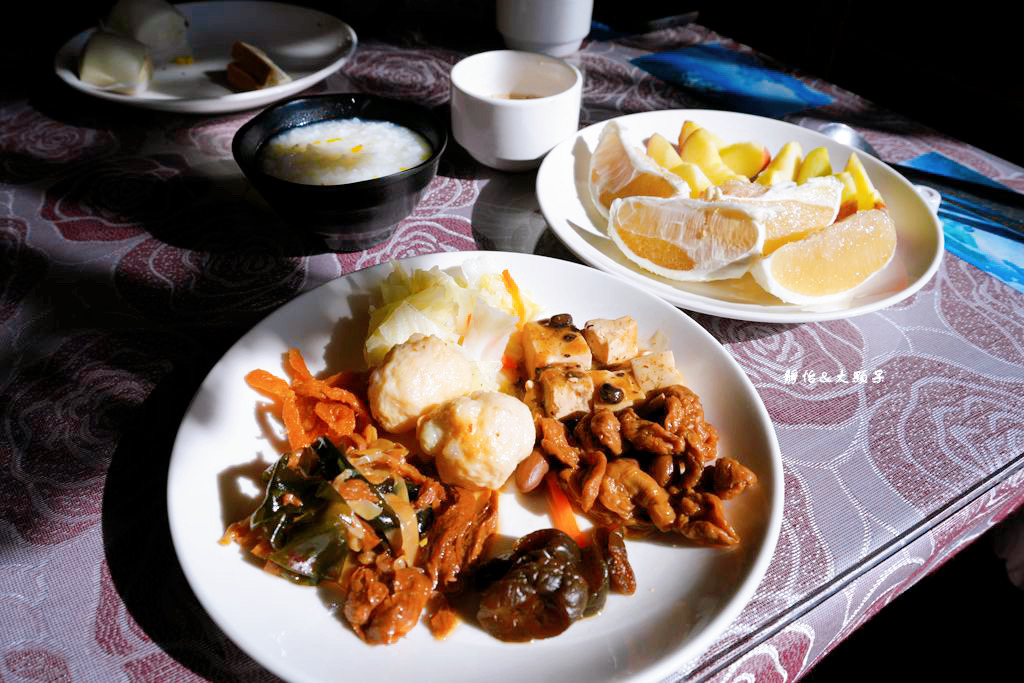 清境楓葉山莊 ❙ 視野絕佳景觀陽台房，附早餐、有電梯，鄰近青