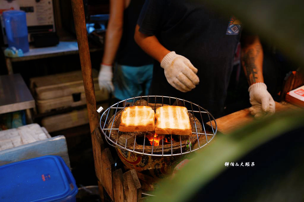 Bula 冷奶油咖椰吐司 ❙ 炭烤咖椰吐司、沙嗲雞肉串，星馬