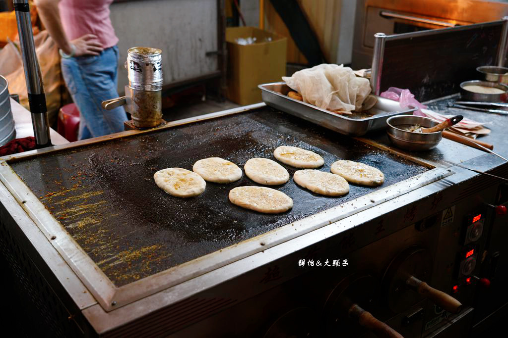 吳家胡椒餅桃園北埔店 ❙ 胡椒餅40元、掉渣燒餅一大片25元