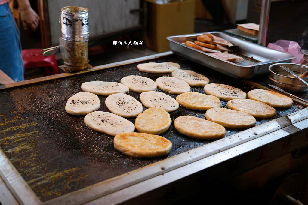 吳家胡椒餅桃園北埔店 ❙ 胡椒餅40元、掉渣燒餅一大片25元