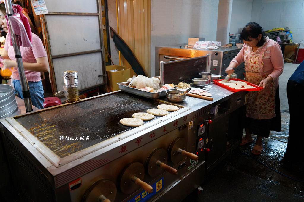 吳家胡椒餅桃園北埔店 ❙ 胡椒餅40元、掉渣燒餅一大片25元