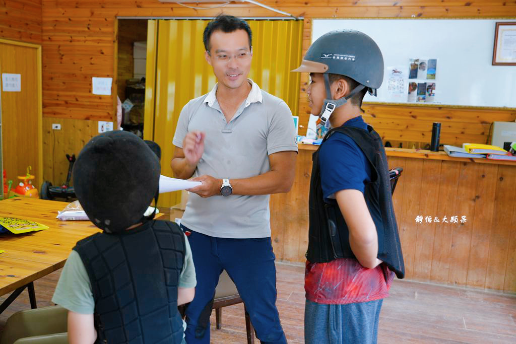 尼普頓馬術創藝園區 ❙ 體驗幫馬兒刷毛、穿裝備的樂趣，戶外騎