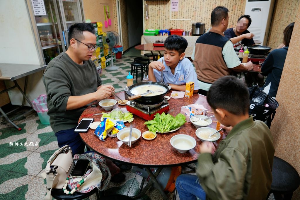 曾家豬肚雞火鍋 ❙ 一鍋320元的胡椒豬肚雞，燒烤限點一次，