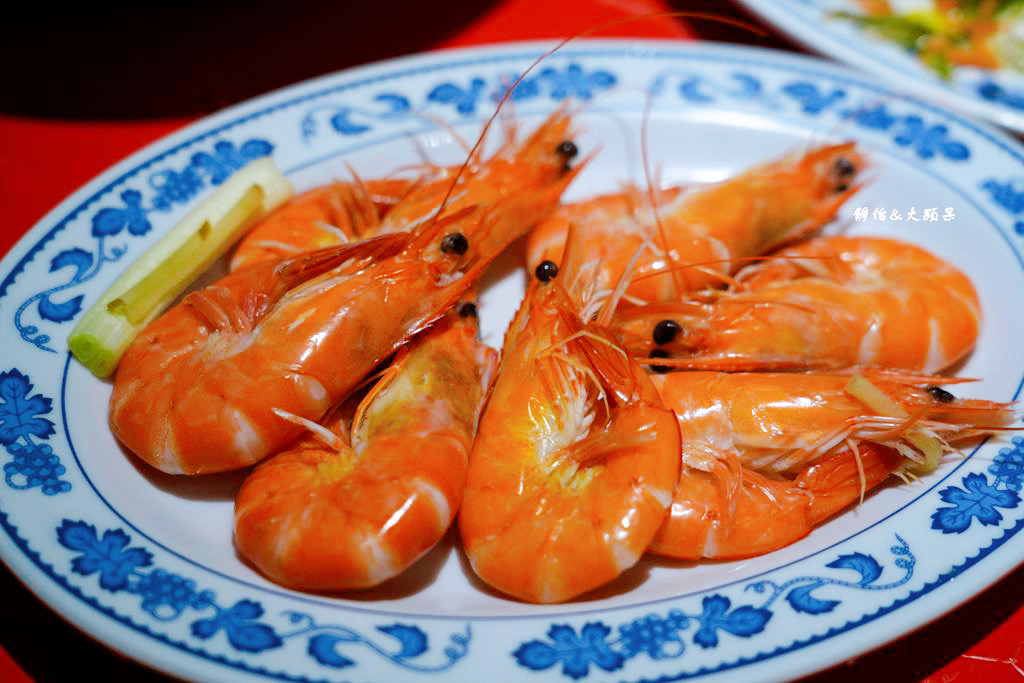 朝陽客來香 ❙ 朝陽漁港現流海鮮，白帶魚米粉湯好大一鍋，高C