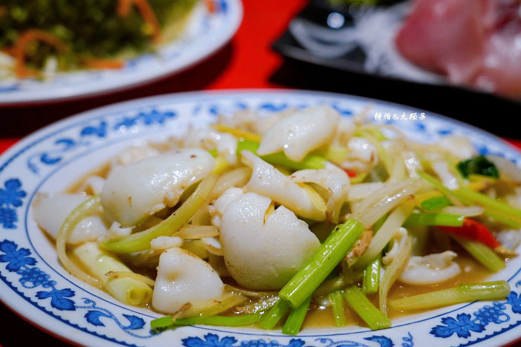 朝陽客來香 ❙ 朝陽漁港現流海鮮，白帶魚米粉湯好大一鍋，高C