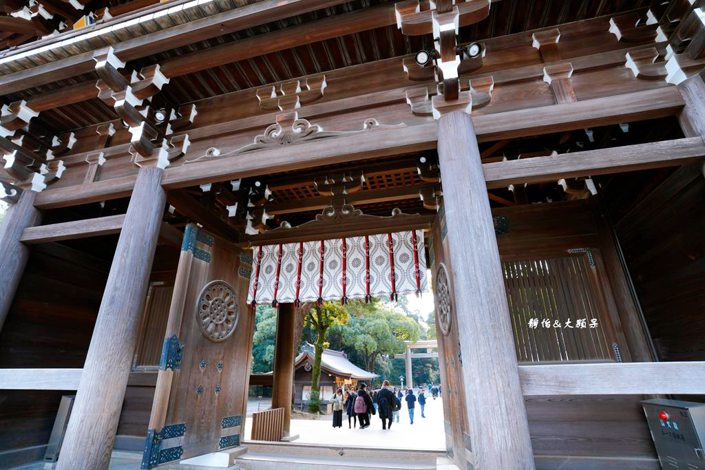 明治神宮 ❙ 原木大鳥居、酒樽牆，明治神宮交通，東京景點、東