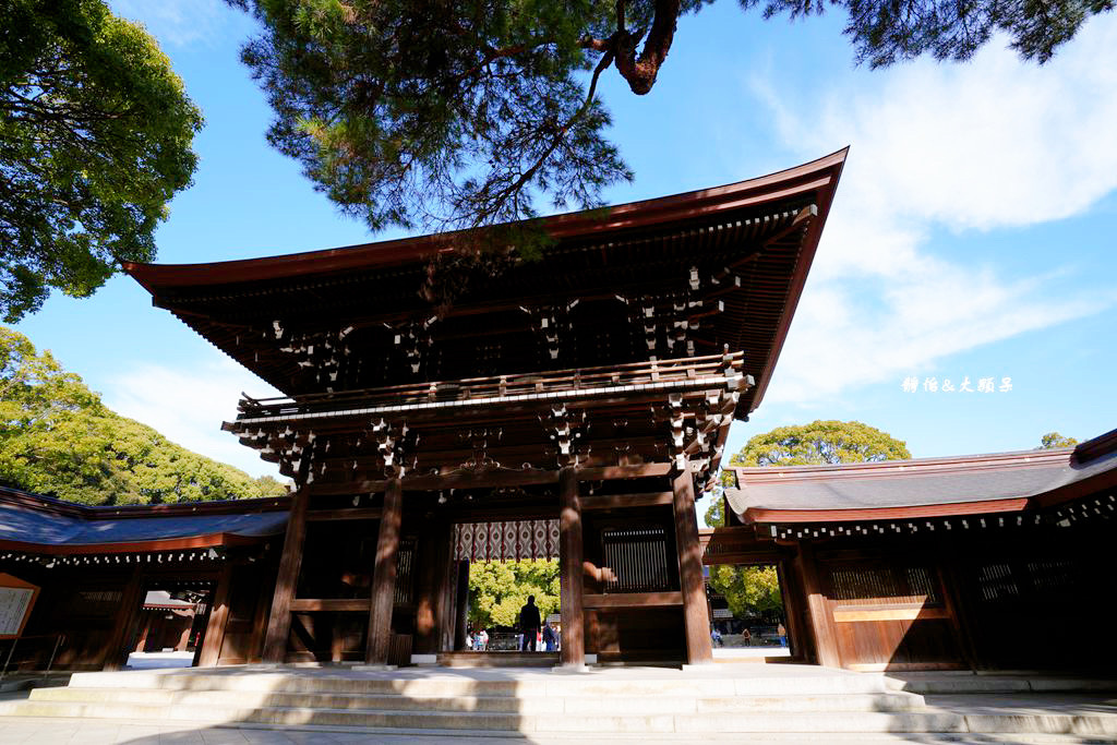 明治神宮 ❙ 原木大鳥居、酒樽牆，明治神宮交通，東京景點、東