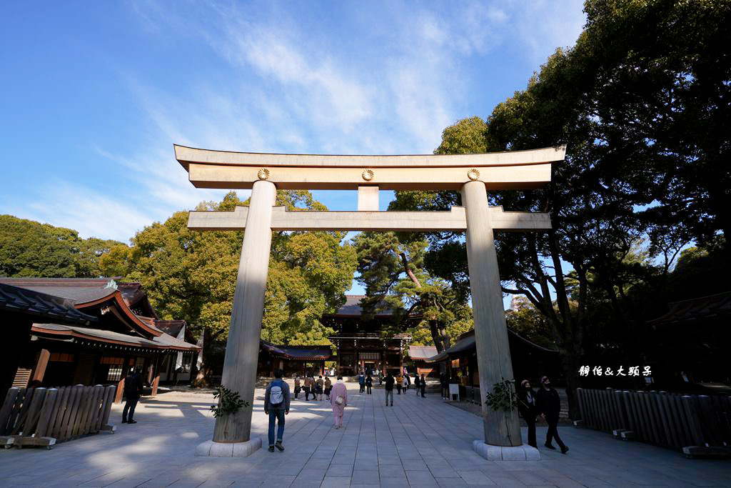 明治神宮 ❙ 原木大鳥居、酒樽牆，明治神宮交通，東京景點、東