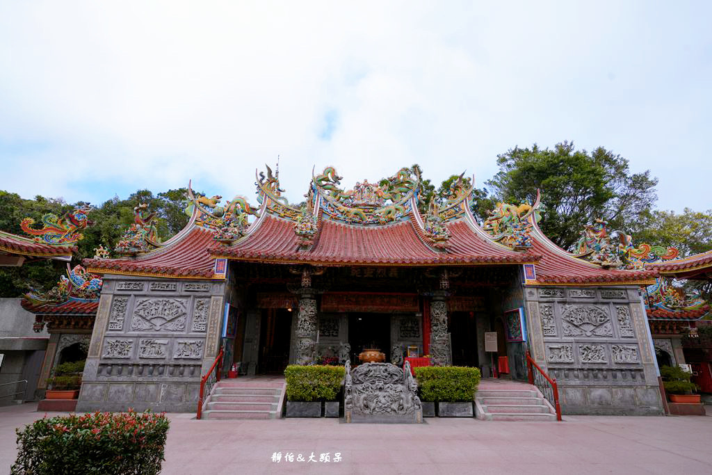 內湖草莓季 ❙ 黃文成草莓園、碧山巖觀景平台與櫻花隧道，內湖