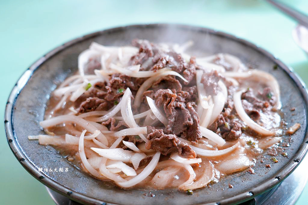 牛媽媽的店 ❙ 溫體水牛肉鐵板燒、牛雜鍋配野菜，花蓮原住民水