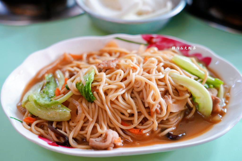 牛媽媽的店 ❙ 溫體水牛肉鐵板燒、牛雜鍋配野菜，花蓮原住民水