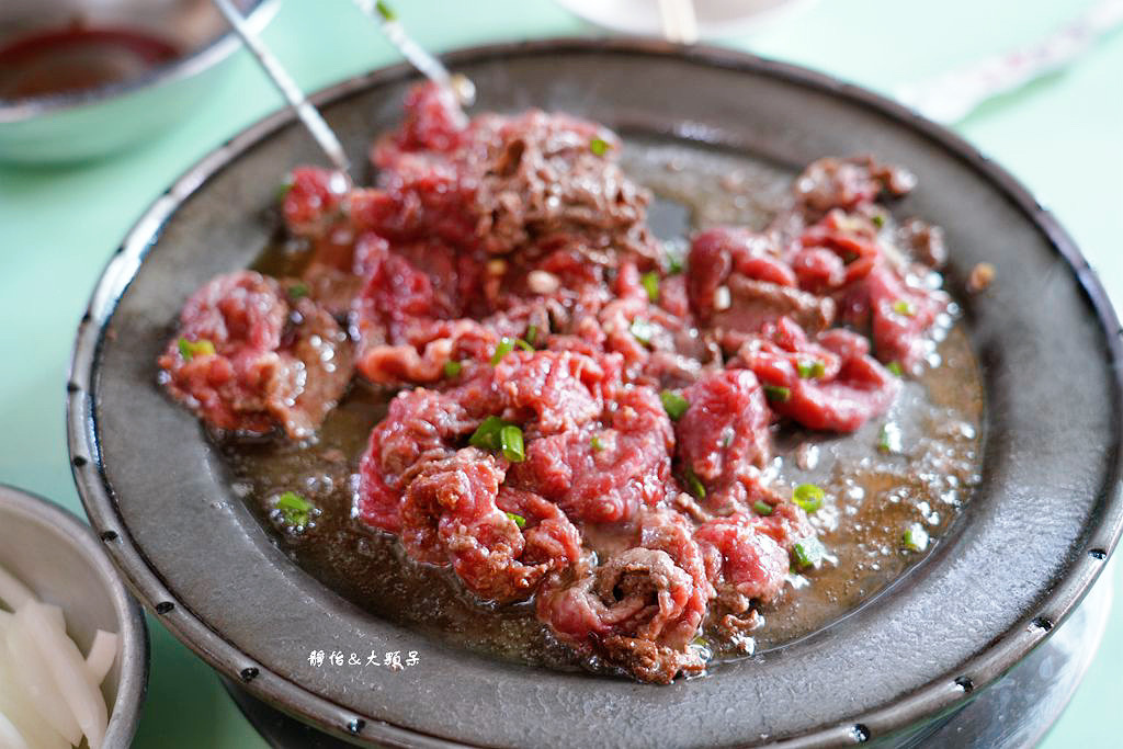 牛媽媽的店 ❙ 溫體水牛肉鐵板燒、牛雜鍋配野菜，花蓮原住民水