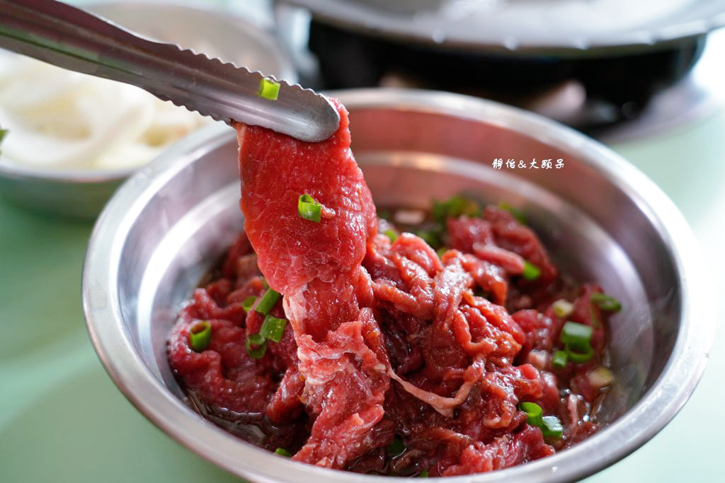 牛媽媽的店 ❙ 溫體水牛肉鐵板燒、牛雜鍋配野菜，花蓮原住民水