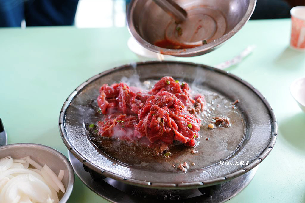 牛媽媽的店 ❙ 溫體水牛肉鐵板燒、牛雜鍋配野菜，花蓮原住民水