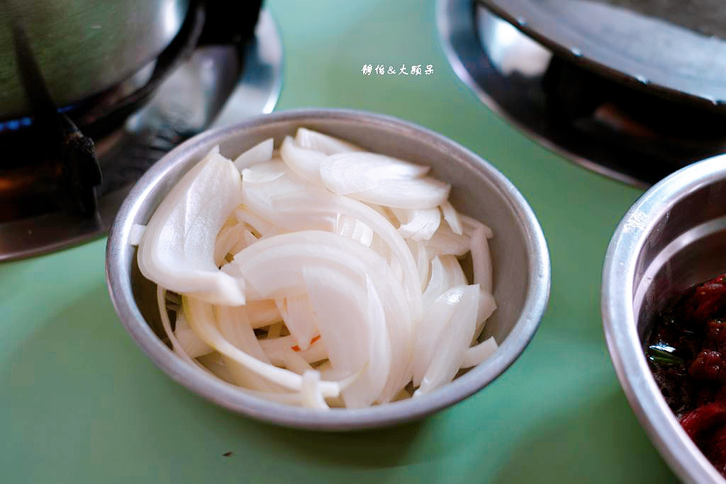 牛媽媽的店 ❙ 溫體水牛肉鐵板燒、牛雜鍋配野菜，花蓮原住民水