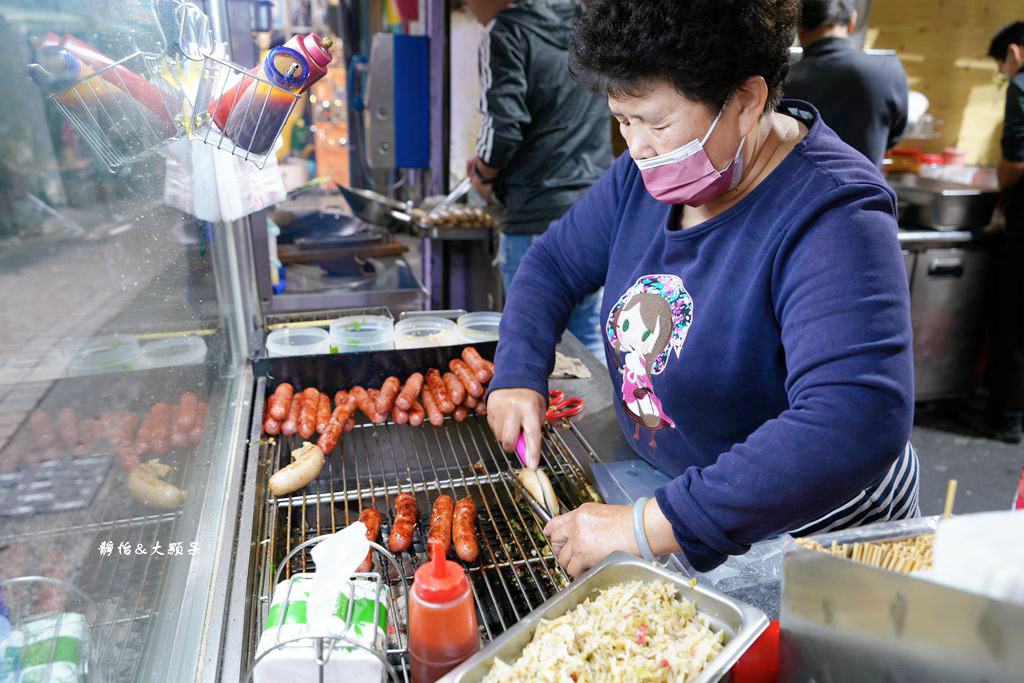 平溪老街 ❙ 超人氣老街美食小吃，平溪車站放天燈，新北平溪一