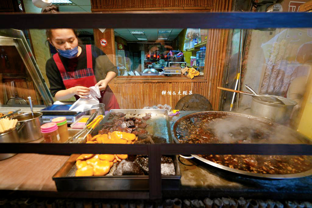 平溪老街 ❙ 超人氣老街美食小吃，平溪車站放天燈，新北平溪一