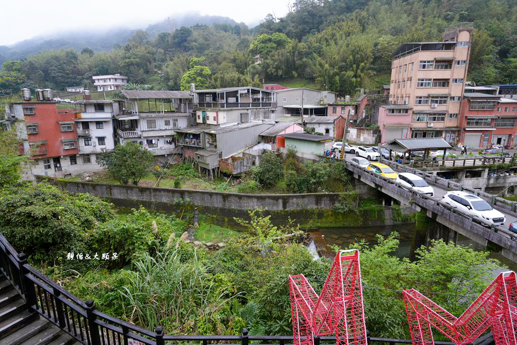 平溪老街 ❙ 超人氣老街美食小吃，平溪車站放天燈，新北平溪一