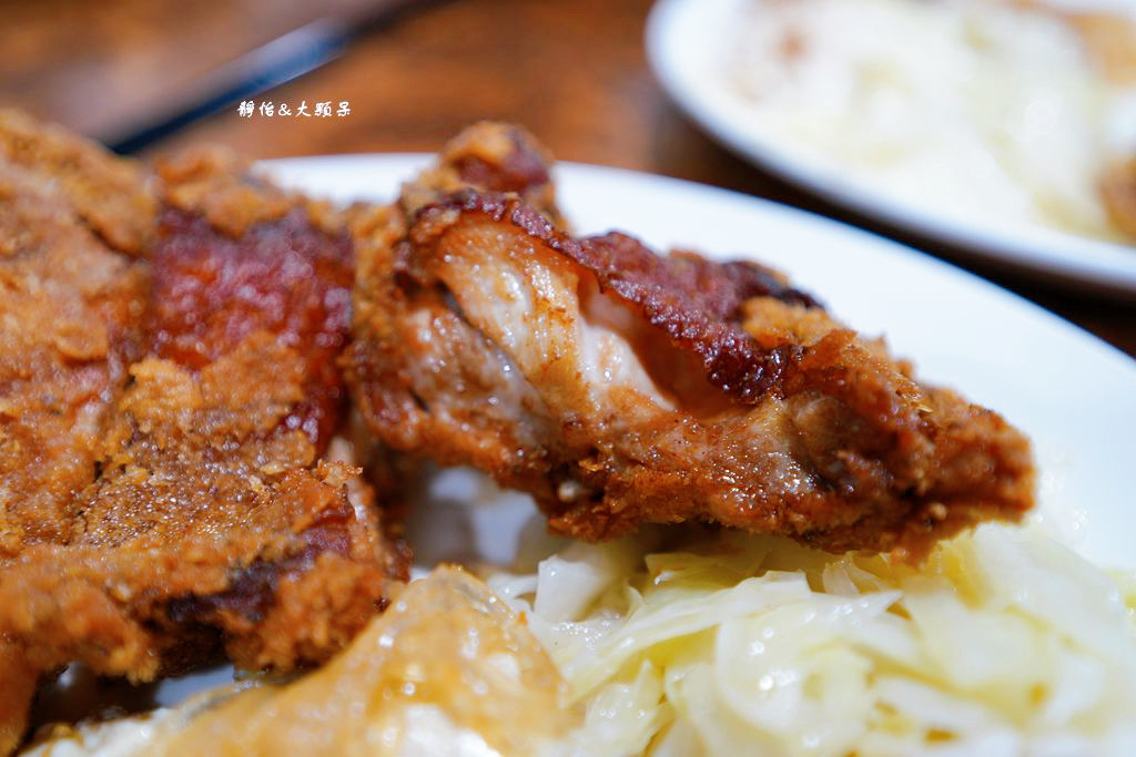 食來運轉 ❙ 大推鹽酥雞塊飯，內用魯肉飯、四種飲料無限續，士