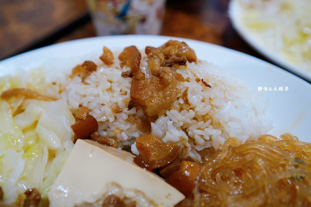 食來運轉 ❙ 大推鹽酥雞塊飯，內用魯肉飯、四種飲料無限續，士