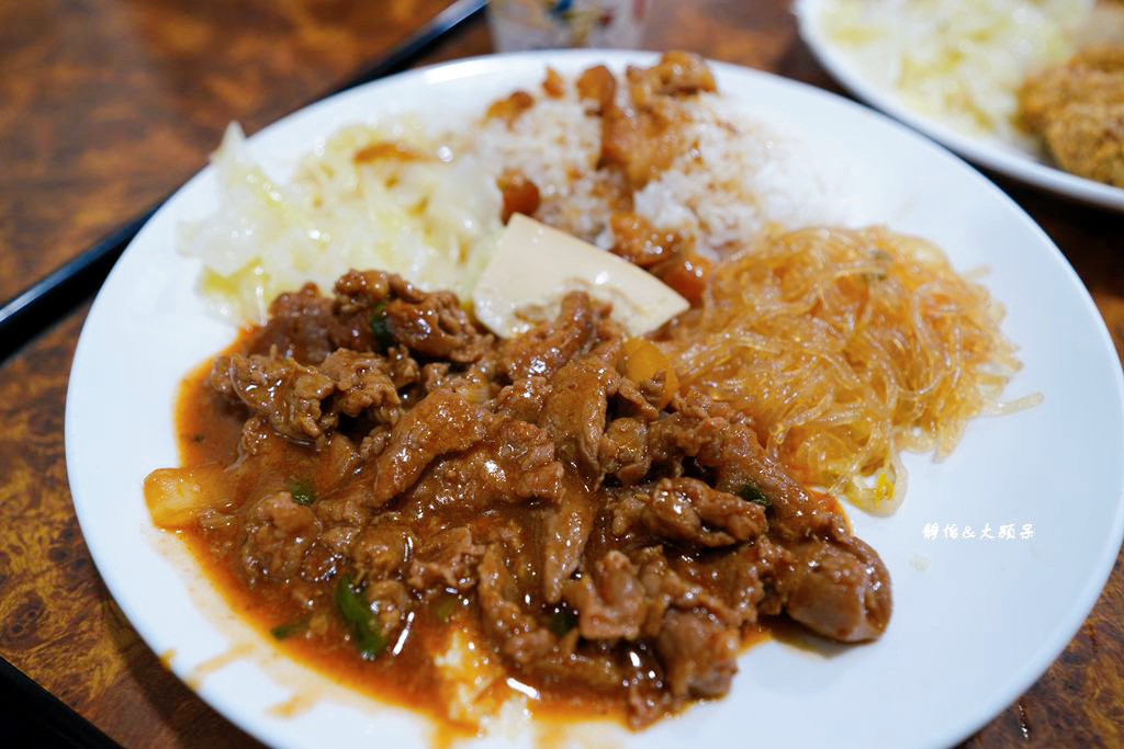 食來運轉 ❙ 大推鹽酥雞塊飯，內用魯肉飯、四種飲料無限續，士