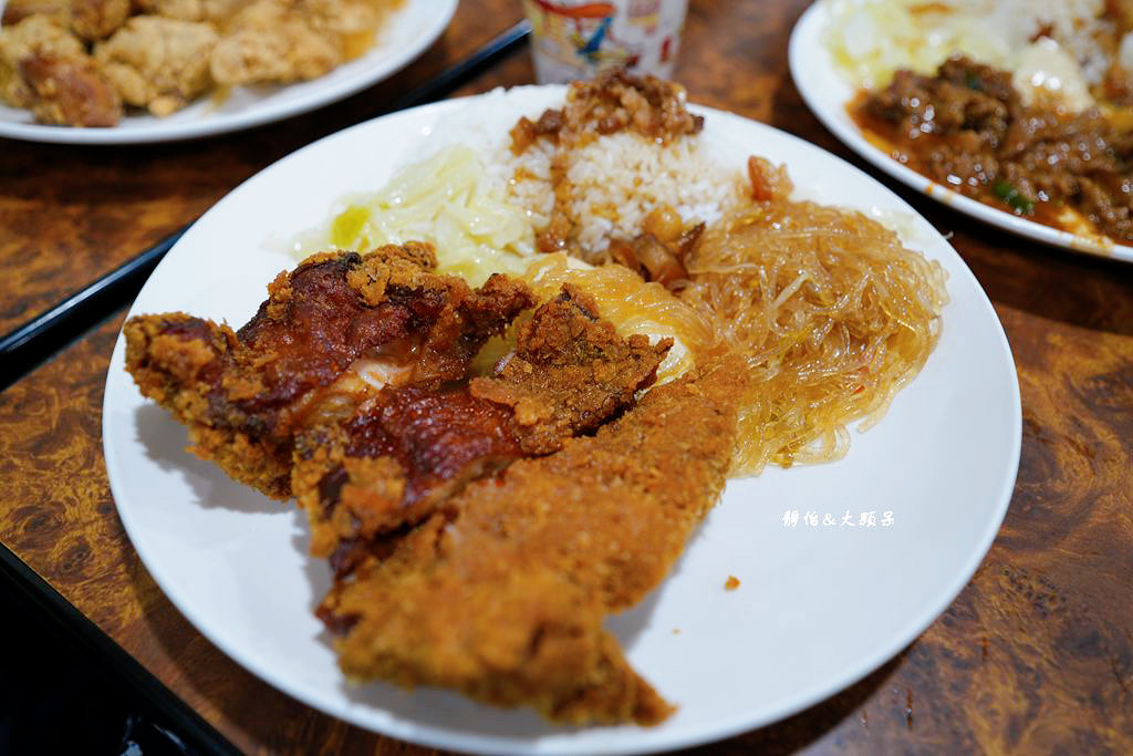 食來運轉 ❙ 大推鹽酥雞塊飯，內用魯肉飯、四種飲料無限續，士