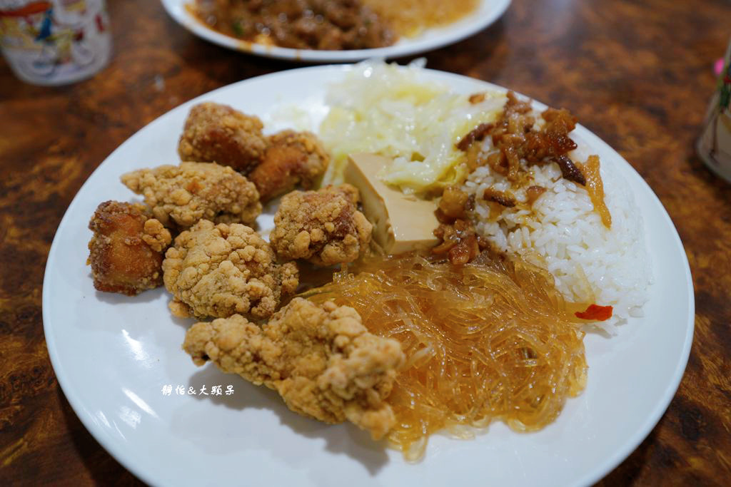 食來運轉 ❙ 大推鹽酥雞塊飯，內用魯肉飯、四種飲料無限續，士