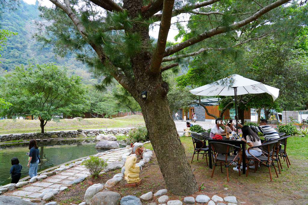 拾光咖啡館 ❙ 森林系咖啡廳，寵物友善、環境清幽，台中景觀餐